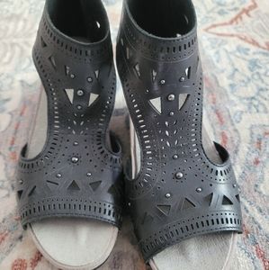 Earth Attalea Sandals NWOB